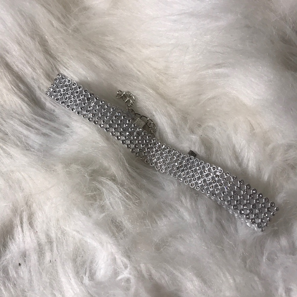 Adjustable rhinestone choker